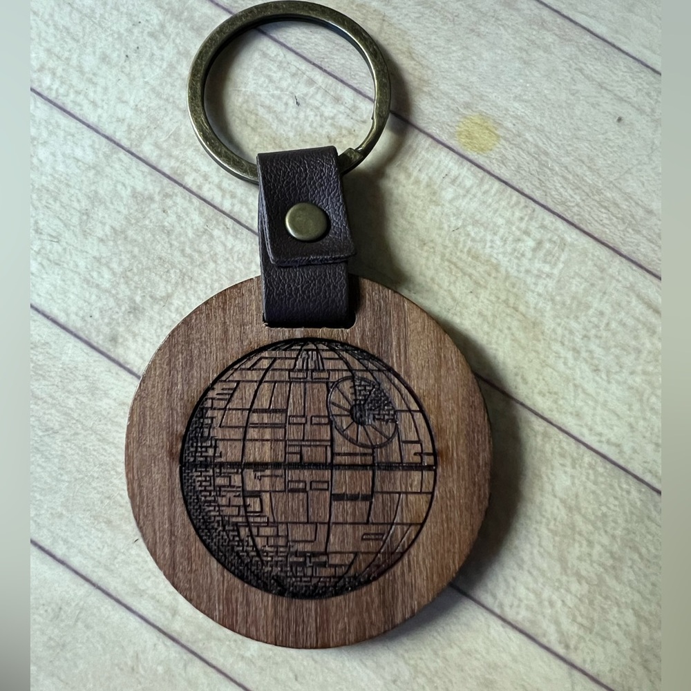 Death Star wooden keychain - Picture 2 of 2